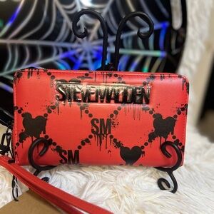 🖤❤️NWT-STEVE MADDEN BLEEDING HEART ZIP AROUND WALLET/WRISTLET🖤❤️